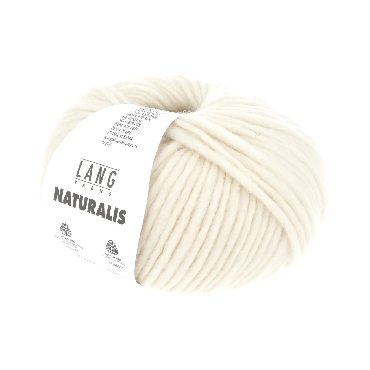 Naturalis 94 Offwhite von Lang Yarns. NATURALIS erzählt von der stillen Schönheit natürlicher Farben. In einem 100 % pflanzenbasierten Färbeprozess entfalten ausgewählte Kräuter Wurzeln und Rinden ihre feinen Nuancen und schenken dem Garn eine lebendige Tiefe. Jede Farbe ist ein Zusammenspiel aus Zeit Erfahrung und Natur - ruhig authentisch und einzigartig.