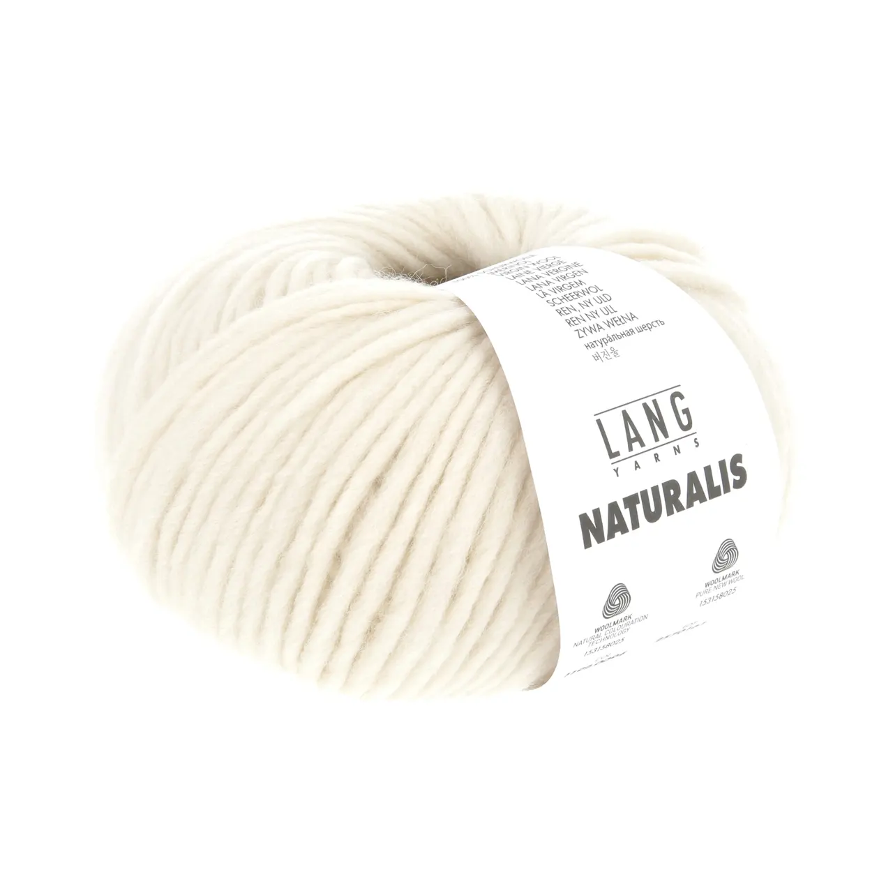Naturalis 94 Offwhite von Lang Yarns. NATURALIS erzählt von der stillen Schönheit natürlicher Farben. In einem 100 % pflanzenbasierten Färbeprozess entfalten ausgewählte Kräuter Wurzeln und Rinden ihre feinen Nuancen und schenken dem Garn eine lebendige Tiefe. Jede Farbe ist ein Zusammenspiel aus Zeit Erfahrung und Natur - ruhig authentisch und einzigartig.