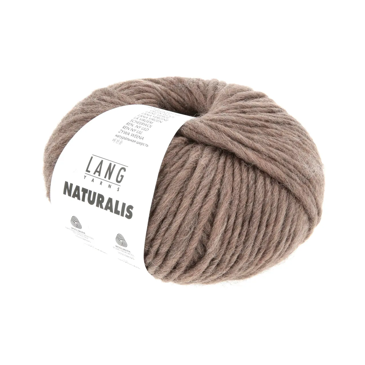 Naturalis 96 Hellbraun von Lang Yarns. NATURALIS erzählt von der stillen Schönheit natürlicher Farben. In einem 100 % pflanzenbasierten Färbeprozess entfalten ausgewählte Kräuter Wurzeln und Rinden ihre feinen Nuancen und schenken dem Garn eine lebendige Tiefe. Jede Farbe ist ein Zusammenspiel aus Zeit Erfahrung und Natur - ruhig authentisch und einzigartig.