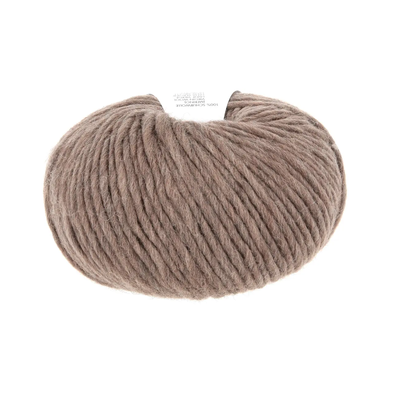 Naturalis 96 Hellbraun von Lang Yarns. NATURALIS erzählt von der stillen Schönheit natürlicher Farben. In einem 100 % pflanzenbasierten Färbeprozess entfalten ausgewählte Kräuter Wurzeln und Rinden ihre feinen Nuancen und schenken dem Garn eine lebendige Tiefe. Jede Farbe ist ein Zusammenspiel aus Zeit Erfahrung und Natur - ruhig authentisch und einzigartig.
