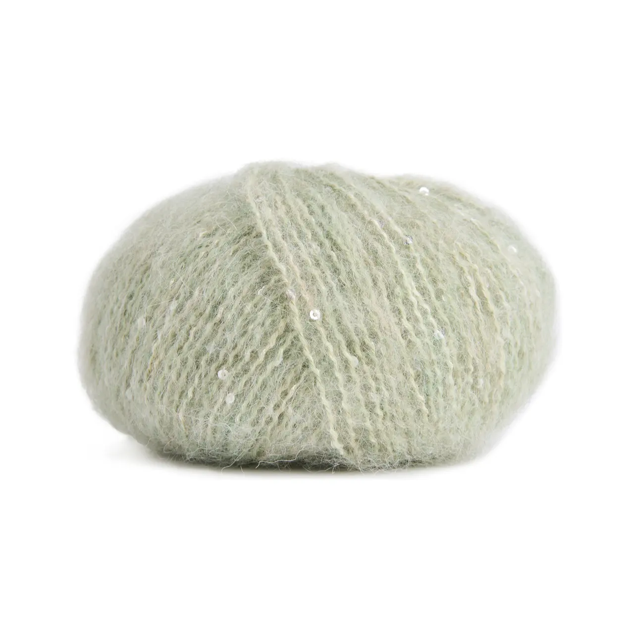 Alpaca Sparkle 10028 Sage von Rowan. Dieses besondere Garn verbindet weiche Natürlichkeit mit einem Hauch von Eleganz. Es besteht aus einer luxuriösen Mischung aus Alpaka Merinowolle und Baumwolle die für ein wunderbar weiches kuscheliges Tragegefühl sorgt. Die farblich abgestimmten Pailletten verleihen jedem Projekt eine edle Note und einen Hauch von Winterglamour. Perfekt für Designs die subtil funkeln dürfen ohne aufdringlich zu wirken.